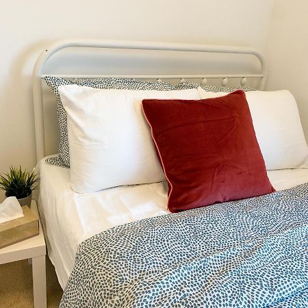 Elegant Rooms In Shared Townhouse Next To Beach Whitby Exterior photo