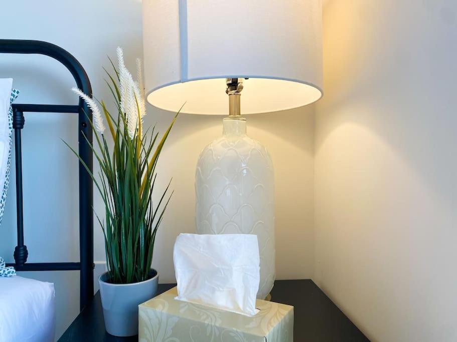 Elegant Rooms In Shared Townhouse Next To Beach Whitby Exterior photo