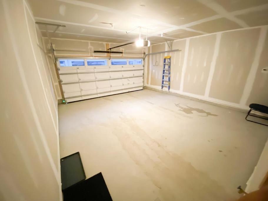 Elegant Rooms In Shared Townhouse Next To Beach Whitby Exterior photo