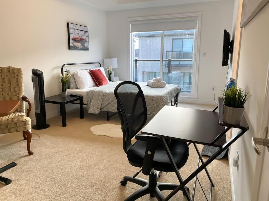 Elegant Rooms In Shared Townhouse Next To Beach Whitby Exterior photo