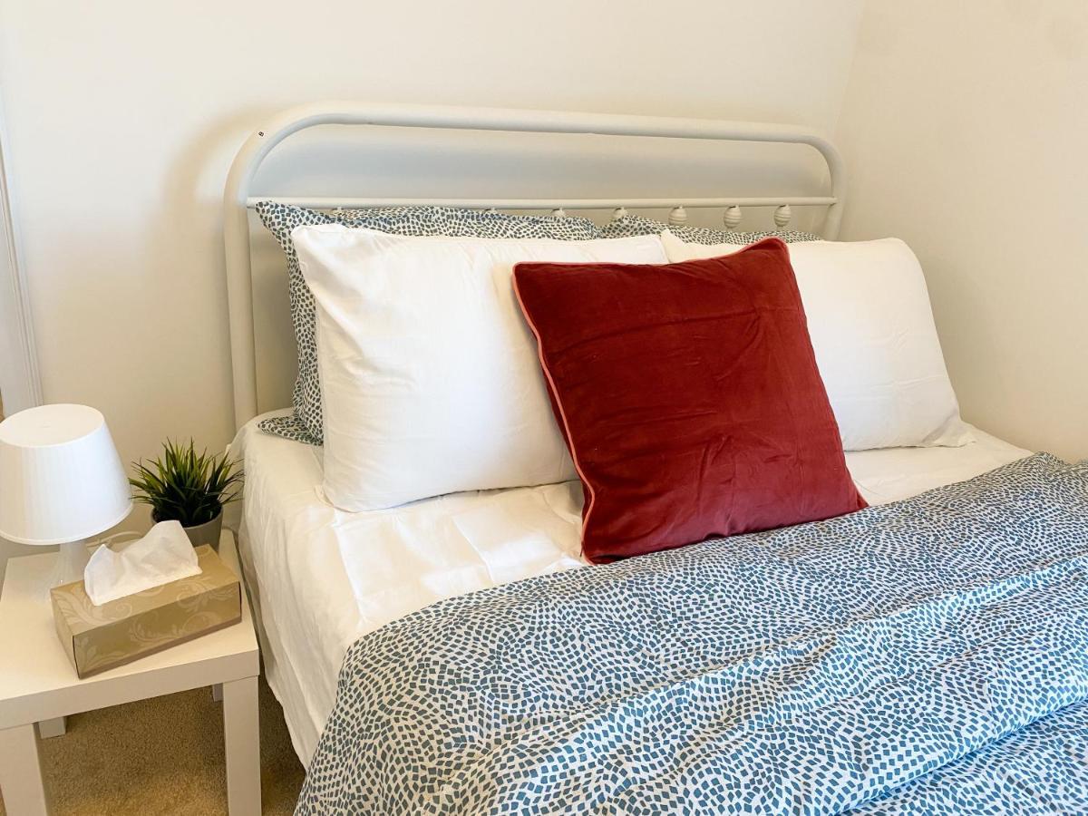 Elegant Rooms In Shared Townhouse Next To Beach Whitby Exterior photo