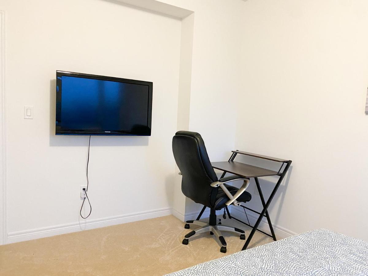 Elegant Rooms In Shared Townhouse Next To Beach Whitby Exterior photo